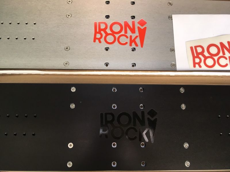 IRON ROCK アイアンロックスノーボードプレート入荷